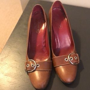 Coach pumps